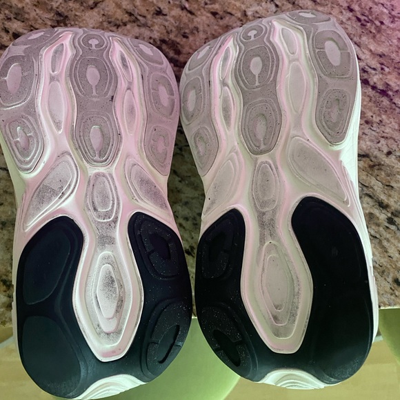 New Balance Fresh Foam x More v5 White and Gold Athletic Shoes - Picture 7 of 8